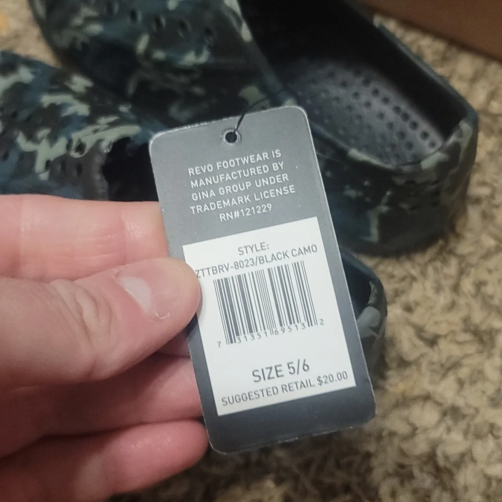 REVO TODDLER CAMO WATER SHOES/SNEAKERS: GREEN/BLACK CAMO: NWT: SZ 5/6